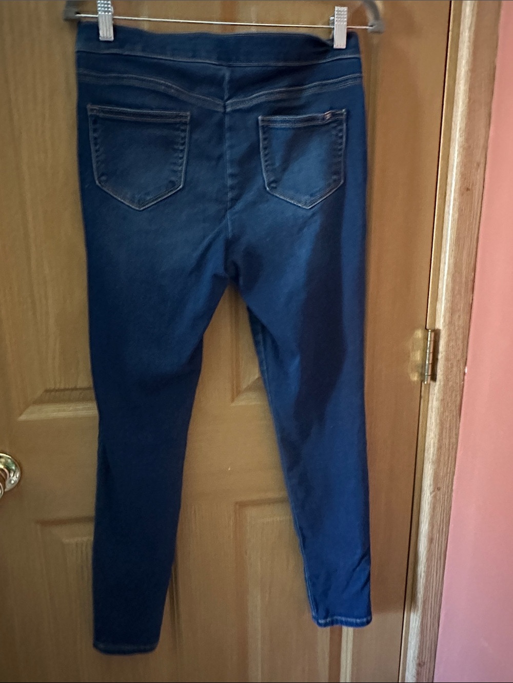 Jennifer Lopez Dark Blue Stretch Jeggings with Zip Pockets - Picture 3 of 3